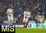 09.11.2024, Fussball 1. Bundesliga 2024/2025, 10. Spieltag, FC St. Pauli - FC Bayern Mnchen, im Millerntor-Stadion Hamburg. Jubel (L-R) Harry Kane (Bayern Mnchen) und Torschtze Jamal Musiala (Bayern Mnchen) zum Tor zum 0:1


