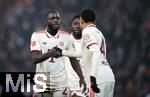 09.11.2024, Fussball 1. Bundesliga 2024/2025, 10. Spieltag, FC St. Pauli - FC Bayern Mnchen, im Millerntor-Stadion Hamburg. Jubel (L-R) Dayot Upamecano (Bayern Mnchen) und Torschtze Jamal Musiala (Bayern Mnchen) zum Tor zum 0:1


