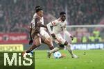 09.11.2024, Fussball 1. Bundesliga 2024/2025, 10. Spieltag, FC St. Pauli - FC Bayern Mnchen, im Millerntor-Stadion Hamburg. (L-R) Morgan Guilavogui (FC St. Pauli) gegen Alphonso Davies (Bayern Mnchen)


