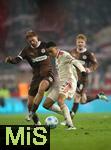 09.11.2024, Fussball 1. Bundesliga 2024/2025, 10. Spieltag, FC St. Pauli - FC Bayern Mnchen, im Millerntor-Stadion Hamburg. (L-R) Carlo Boukhalfa (FC St. Pauli) gegen Jamal Musiala (Bayern Mnchen)


