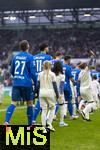 10.11.2024, Fussball 1. Bundesliga 2024/2025, 10. Spieltag, FC Augsburg - TSG 1899 Hoffenheim, in der WWK-Arena Augsburg, Einlaufen der beiden Teams mit der Kindereskorte. Andrei Kramaric (TSG 1899 Hoffenheim). 