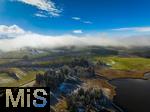 14.11.2024, Der Schwarzenberger Weiher bei Oy-Mittelberg im Allgu liegt nach dem Abzug des Nebels in herrlicher Sonne. Drohnenaufnahme.  Hinten die Autobahnbrcke der A96. Leichter Neuschnee liegt auf den noch grnen Wiesen.