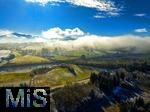 14.11.2024, Landschaft bei Oy-Mittelberg im Allgu, der Nebel verzieht sich langsam und die Sonne gewinnt die Oberhand.