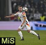 16.11.2024, Fussball UEFA Nations League 2024/25, Gruppe 3, 5.Spieltag, Deutschland - Bosnien-Herzegowina, im Europa-Park-Stadion (Freiburg), Josua Kimmich (Deutschland) focusiert den Ball.