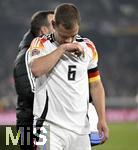 16.11.2024, Fussball UEFA Nations League 2024/25, Gruppe 3, 5.Spieltag, Deutschland - Bosnien-Herzegowina, im Europa-Park-Stadion (Freiburg) Josua Kimmich (Deutschland) geht angeschlagen vom Spielfeld