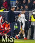 16.11.2024, Fussball UEFA Nations League 2024/25, Gruppe 3, 5.Spieltag, Deutschland - Bosnien-Herzegowina, im Europa-Park-Stadion (Freiburg), v.li: Trainer Julian Nagelsmann (Deutschland) wechselt Florian Wirtz (Deutschland) aus