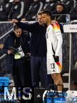 16.11.2024, Fussball UEFA Nations League 2024/25, Gruppe 3, 5.Spieltag, Deutschland - Bosnien-Herzegowina, im Europa-Park-Stadion (Freiburg),  v.li: Trainer Julian Nagelsmann (Deutschland) mit Felix Nmecha (Deutschland) 