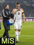 16.11.2024, Fussball UEFA Nations League 2024/25, Gruppe 3, 5.Spieltag, Deutschland - Bosnien-Herzegowina, im Europa-Park-Stadion (Freiburg), Josua Kimmich (Deutschland) muss mit Verletzung aus dem Spiel gehen,