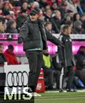 22.11.2024, Fussball 1. Bundesliga 2024/2025, 11. Spieltag,  FC Bayern Mnchen - FC Augsburg, in der Allianz-Arena Mnchen, Trainer Vincent Kompany (FC Bayern Mnchen) ratlos


