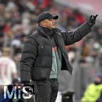 22.11.2024, Fussball 1. Bundesliga 2024/2025, 11. Spieltag,  FC Bayern Mnchen - FC Augsburg, in der Allianz-Arena Mnchen, Trainer Vincent Kompany (FC Bayern Mnchen) gestikuliert


