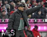 22.11.2024, Fussball 1. Bundesliga 2024/2025, 11. Spieltag,  FC Bayern Mnchen - FC Augsburg, in der Allianz-Arena Mnchen, Trainer Vincent Kompany (FC Bayern Mnchen) gestikuliert


