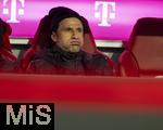 22.11.2024, Fussball 1. Bundesliga 2024/2025, 11. Spieltag,  FC Bayern Mnchen - FC Augsburg, in der Allianz-Arena Mnchen,  Ersatzbank,  Thomas Mller (FC Bayern Mnchen) pustet durch

