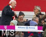 22.11.2024, Fussball 1. Bundesliga 2024/2025, 11. Spieltag,  FC Bayern Mnchen - FC Augsburg, in der Allianz-Arena Mnchen, mitte: Sportvorstand Max Eberl (Bayern Mnchen) gut gelaunt 


