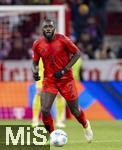22.11.2024, Fussball 1. Bundesliga 2024/2025, 11. Spieltag,  FC Bayern Mnchen - FC Augsburg, in der Allianz-Arena Mnchen, Dayot Upamecano (FC Bayern Mnchen) am Ball 

