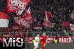 22.11.2024, Fussball 1. Bundesliga 2024/2025, 11. Spieltag,  FC Bayern Mnchen - FC Augsburg, in der Allianz-Arena Mnchen, Sdkurvenfans Bayern Mnchen.

