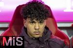 22.11.2024, Fussball 1. Bundesliga 2024/2025, 11. Spieltag,  FC Bayern Mnchen - FC Augsburg, in der Allianz-Arena Mnchen, Adam Aznou (Bayern Mnchen) auf der Bank

