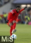 22.11.2024, Fussball 1. Bundesliga 2024/2025, 11. Spieltag,  FC Bayern Mnchen - FC Augsburg, in der Allianz-Arena Mnchen, Alphonso Davies (FC Bayern Mnchen) 

