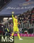 22.11.2024, Fussball 1. Bundesliga 2024/2025, 11. Spieltag,  FC Bayern Mnchen - FC Augsburg, in der Allianz-Arena Mnchen, Torwart Manuel Neuer (FC Bayern Mnchen) winkt 

