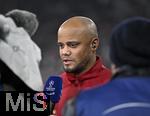 26.11.2024,  Fussball UEFA Championsleague 2024/2025: 5.Spieltag, FC Bayern Mnchen - Paris St. Germain, in der Allianz-Arena Mnchen.  Trainer Vincent Kompany (FC Bayern Mnchen) im Mittelpunkt beim Interview  
  

