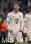 26.11.2024,  Fussball UEFA Championsleague 2024/2025: 5.Spieltag, FC Bayern Mnchen - Paris St. Germain, in der Allianz-Arena Mnchen. Schlussjubel der Bayern Spieler Leon Goretzka (FC Bayern Mnchen) jubelt nach dem Spiel.

