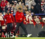 26.11.2024,  Fussball UEFA Championsleague 2024/2025: 5.Spieltag, FC Bayern Mnchen - Paris St. Germain, in der Allianz-Arena Mnchen.  Torjubel Trainer Vincent Kompany (FC Bayern Mnchen), 

