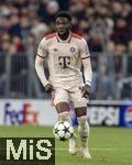 26.11.2024,  Fussball UEFA Championsleague 2024/2025: 5.Spieltag, FC Bayern Mnchen - Paris St. Germain, in der Allianz-Arena Mnchen. Alphonso Davies (FC Bayern Mnchen) am Ball 