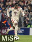 26.11.2024,  Fussball UEFA Championsleague 2024/2025: 5.Spieltag, FC Bayern Mnchen - Paris St. Germain, in der Allianz-Arena Mnchen. Alphonso Davies (FC Bayern Mnchen) am Ball 