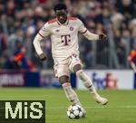 26.11.2024,  Fussball UEFA Championsleague 2024/2025: 5.Spieltag, FC Bayern Mnchen - Paris St. Germain, in der Allianz-Arena Mnchen. Alphonso Davies (FC Bayern Mnchen) am Ball 