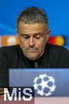 26.11.2024,  Fussball UEFA Championsleague 2024/2025: 5.Spieltag, FC Bayern Mnchen - Paris St. Germain, in der Allianz-Arena Mnchen. Trainer Luis Enrique (FC Paris Saint-Germain) nach dem Spiel bei der Pressekonferenz nachdenklich 