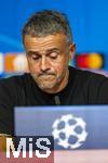 26.11.2024,  Fussball UEFA Championsleague 2024/2025: 5.Spieltag, FC Bayern Mnchen - Paris St. Germain, in der Allianz-Arena Mnchen. Trainer Luis Enrique (FC Paris Saint-Germain) nach dem Spiel bei der Pressekonferenz nachdenklich 