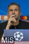 26.11.2024,  Fussball UEFA Championsleague 2024/2025: 5.Spieltag, FC Bayern Mnchen - Paris St. Germain, in der Allianz-Arena Mnchen. Trainer Luis Enrique (FC Paris Saint-Germain) nach dem Spiel bei der Pressekonferenz nachdenklich 