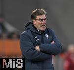 30.11.2024, Fussball 1. Bundesliga 2024/2025, 12. Spieltag, FC Augsburg - VfL Bochum, in der WWK-Arena Augsburg, Trainer Dieter Hecking (VfL Bochum) unzufrieden
     

