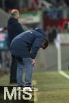 30.11.2024, Fussball 1. Bundesliga 2024/2025, 12. Spieltag, FC Augsburg - VfL Bochum, in der WWK-Arena Augsburg, Trainer Dieter Hecking (VfL Bochum) unzufrieden.