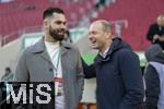 30.11.2024, Fussball 1. Bundesliga 2024/2025, 12. Spieltag, FC Augsburg - VfL Bochum, in der WWK-Arena Augsburg,  v.li: Ex Torwart Thomas Koubek und Trainer Jess Thorup (FC Augsburg) vor dem Spiel gut gelaunt   