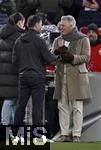 03.12.2024, Fussball DFB-Pokal 2024/2025, Achtelfinale, FC Bayern Mnchen - Bayer Leverkusen, in der Allianz-Arena Mnchen.   Trainer Trainer Xabi Alonso (Leverkusen) mit Bastian Schweinsteiger


