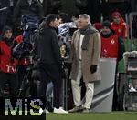 03.12.2024, Fussball DFB-Pokal 2024/2025, Achtelfinale, FC Bayern Mnchen - Bayer Leverkusen, in der Allianz-Arena Mnchen.   Trainer Trainer Xabi Alonso (Leverkusen) mit Bastian Schweinsteiger


