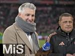 03.12.2024, Fussball DFB-Pokal 2024/2025, Achtelfinale, FC Bayern Mnchen - Bayer Leverkusen, in der Allianz-Arena Mnchen. Bastian Schweisteiger und Manager Max Eberl (FC Bayern Mnchen) 
     
