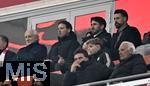 03.12.2024, Fussball DFB-Pokal 2024/2025, Achtelfinale, FC Bayern Mnchen - Bayer Leverkusen, in der Allianz-Arena Mnchen.   v.l. Sportdirektor Rudi Vller (Deutschland), Trainer Julian Nagelsmann (Deutschland) , Co-Trainer  Benjamin Glck (Deutschland) und Co-Trainer Sandro Wagner (Deutschland)


