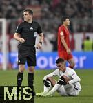 03.12.2024, Fussball DFB-Pokal 2024/2025, Achtelfinale, FC Bayern Mnchen - Bayer Leverkusen, in der Allianz-Arena Mnchen. Patrik Schick (Leverkusen) verletzt am Boden  


