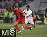 03.12.2024, Fussball DFB-Pokal 2024/2025, Achtelfinale, FC Bayern Mnchen - Bayer Leverkusen, in der Allianz-Arena Mnchen.   v.l. Jamal Musiala (FC Bayern Mnchen) gegen Arthur (Leverkusen) 


