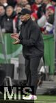 03.12.2024, Fussball DFB-Pokal 2024/2025, Achtelfinale, FC Bayern Mnchen - Bayer Leverkusen, in der Allianz-Arena Mnchen.   Trainer Vincent Kompany (FC Bayern Mnchen) ist unzufrieden


