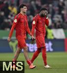 03.12.2024, Fussball DFB-Pokal 2024/2025, Achtelfinale, FC Bayern Mnchen - Bayer Leverkusen, in der Allianz-Arena Mnchen. v.l. Aleksandar Pavlovic (Bayern Mnchen) und Alphonso Davies (FC Bayern Mnchen) sind nach dem Spiel enttuscht  


