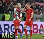 03.12.2024, Fussball DFB-Pokal 2024/2025, Achtelfinale, FC Bayern Mnchen - Bayer Leverkusen, in der Allianz-Arena Mnchen.   v.l. Minjae Kim (Bayern Mnchen) und Joshua Kimmich (FC Bayern Mnchen) sind unzufrieden


