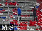 03.12.2024, Fussball DFB-Pokal 2024/2025, Achtelfinale, FC Bayern Mnchen - Bayer Leverkusen, in der Allianz-Arena Mnchen. Frustrierte Gesichter bei den Bayern-Fans nach dem Ausscheiden aus dem DFB-Pokal


