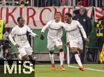 03.12.2024, Fussball DFB-Pokal 2024/2025, Achtelfinale, FC Bayern Mnchen - Bayer Leverkusen, in der Allianz-Arena Mnchen. Torjubel Nathan Tella (re, Leverkusen) mit Arthur (Leverkusen) und Piero Hincapie (li, Leverkusen) 