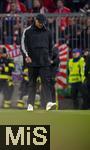 03.12.2024, Fussball DFB-Pokal 2024/2025, Achtelfinale, FC Bayern Mnchen - Bayer Leverkusen, in der Allianz-Arena Mnchen. Trainer Vincent Kompany (FC Bayern Mnchen) nachdenklich 