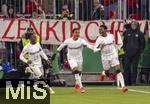 03.12.2024, Fussball DFB-Pokal 2024/2025, Achtelfinale, FC Bayern Mnchen - Bayer Leverkusen, in der Allianz-Arena Mnchen. Torjubel Nathan Tella (re, Leverkusen) mit Arthur (Leverkusen) und Piero Hincapie (li, Leverkusen) 