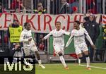 03.12.2024, Fussball DFB-Pokal 2024/2025, Achtelfinale, FC Bayern Mnchen - Bayer Leverkusen, in der Allianz-Arena Mnchen. Torjubel Nathan Tella (re, Leverkusen) mit Arthur (Leverkusen) und Piero Hincapie (li, Leverkusen) 