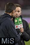 03.12.2024, Fussball DFB-Pokal 2024/2025, Achtelfinale, FC Bayern Mnchen - Bayer Leverkusen, in der Allianz-Arena Mnchen. Trainer Xabi Alonso (Leverkusen) am TV-Mikrofon. 