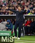 03.12.2024, Fussball DFB-Pokal 2024/2025, Achtelfinale, FC Bayern Mnchen - Bayer Leverkusen, in der Allianz-Arena Mnchen. Trainer Xabi Alonso (Leverkusen) am Spielfeldrand  